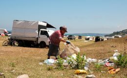 İstanbul’da utandıran görüntüler… Tatilciler döndü, çöpleri kaldı