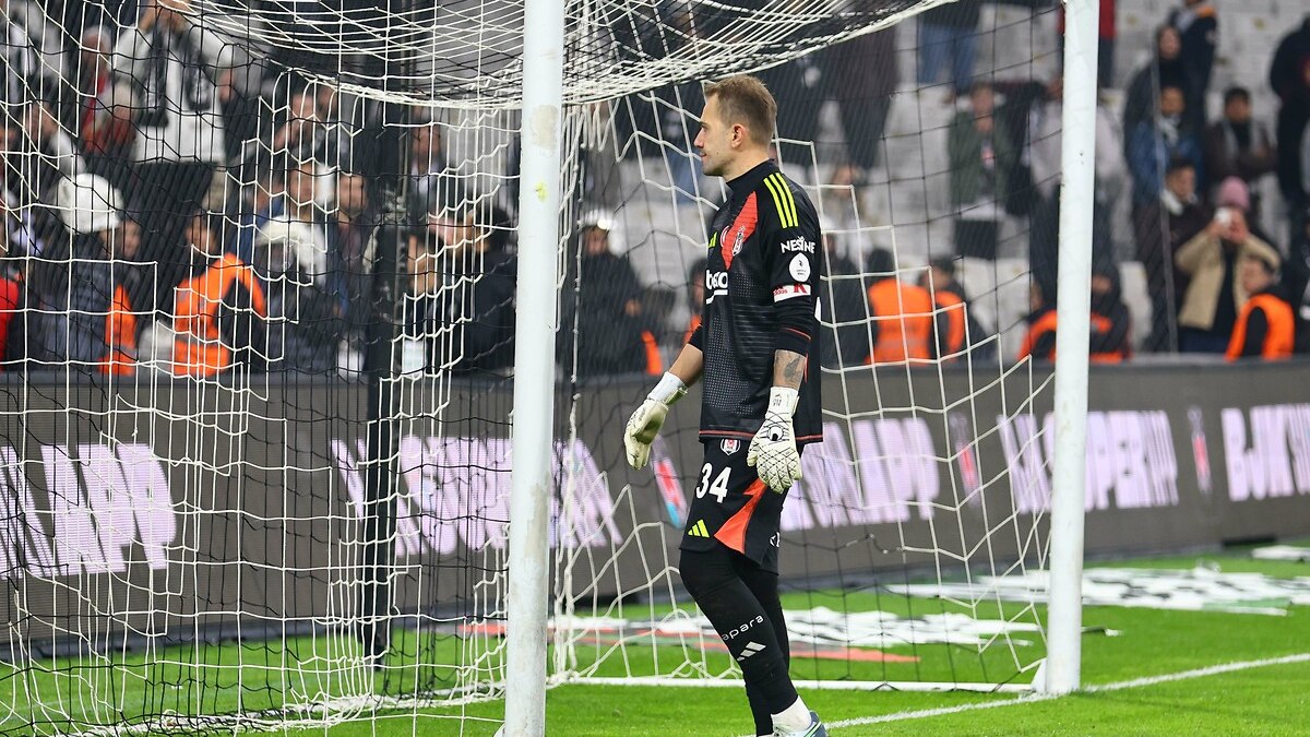 Beşiktaş’ta acı gerçek: 4 gol yiyen Mert Günok’un performansı beğenildi