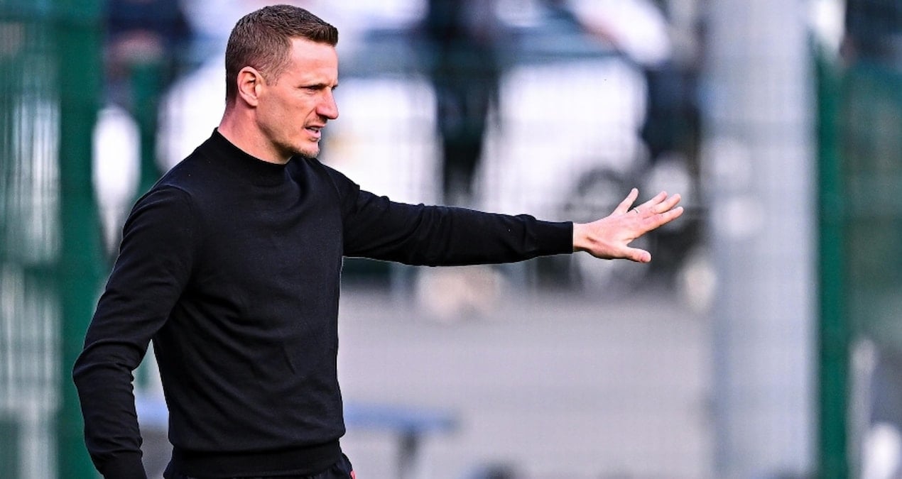 Başkanın oğlunu oynatmayınca kovuldu