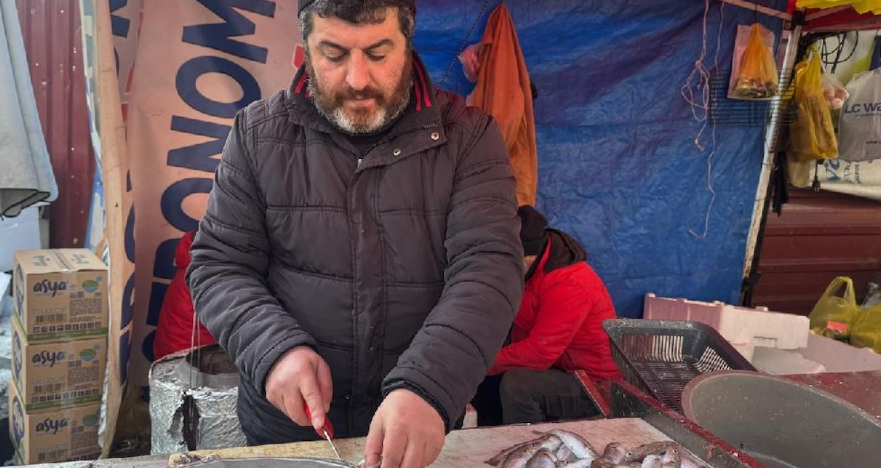 Fiyatını duyan Zonguldaklılar çarşı pazara koştu: Ucuz diye kilo kilo alıyorlar