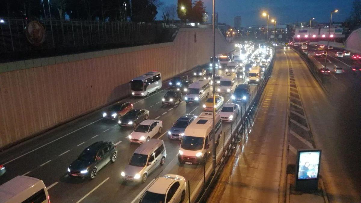 HABER… İstanbul’da trafik yoğunluğu yaşanıyor!