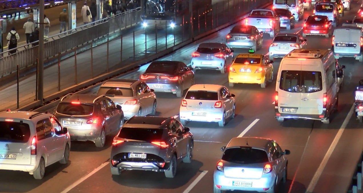İstanbul’da trafik gün ağarmadan başladı!