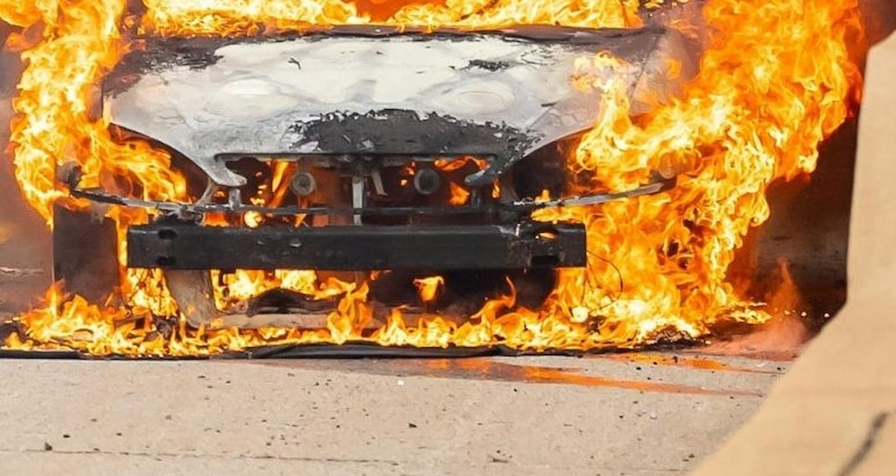 Van’da çöp toplama aracına molotofkokteyli atıldı